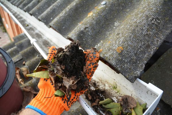 Cost of Seamless Gutter Cleaning in Fayetteville